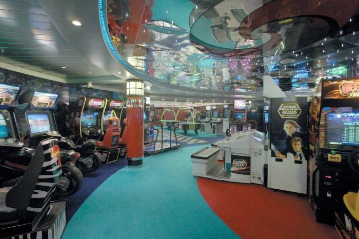 Explorer of the Seas Arcade Zimmer