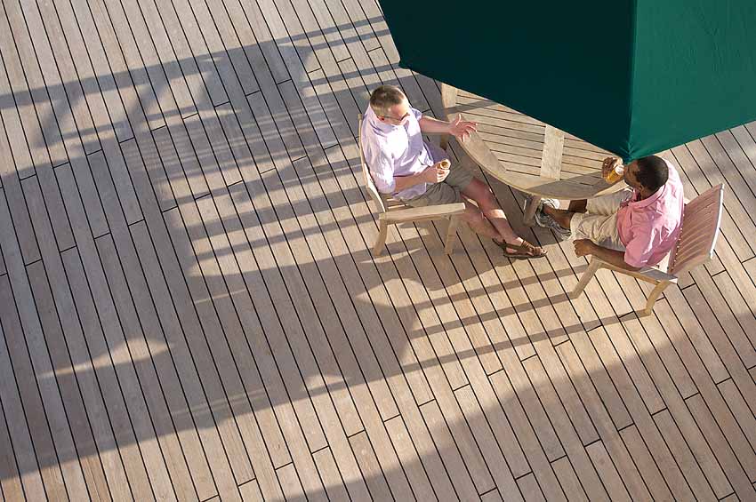 Lifestyle an Deck | Queen Mary 2