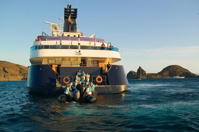 Celebrity Xpedition Tourboot kehrt wieder an Bord
