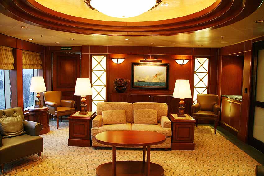 Admiral's Lounge | Queen Victoria