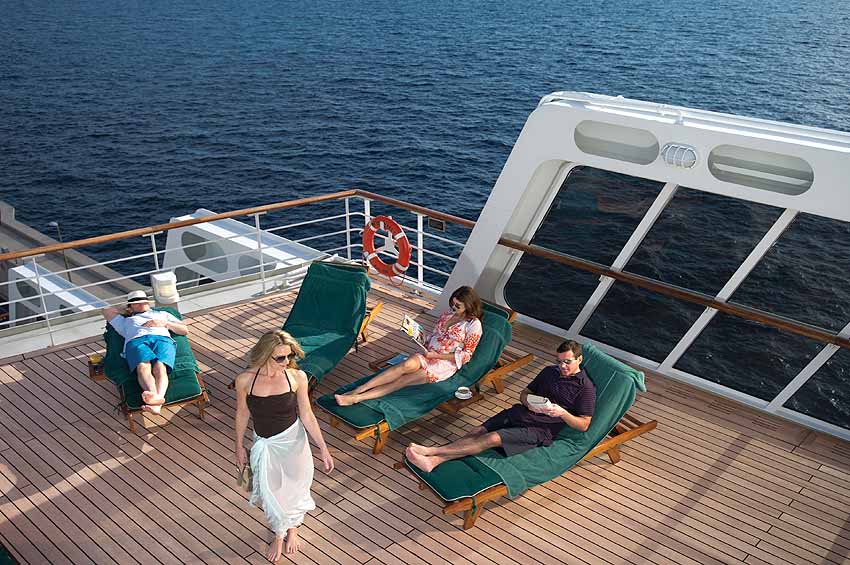 Lifestyle an Deck | Queen Mary 2