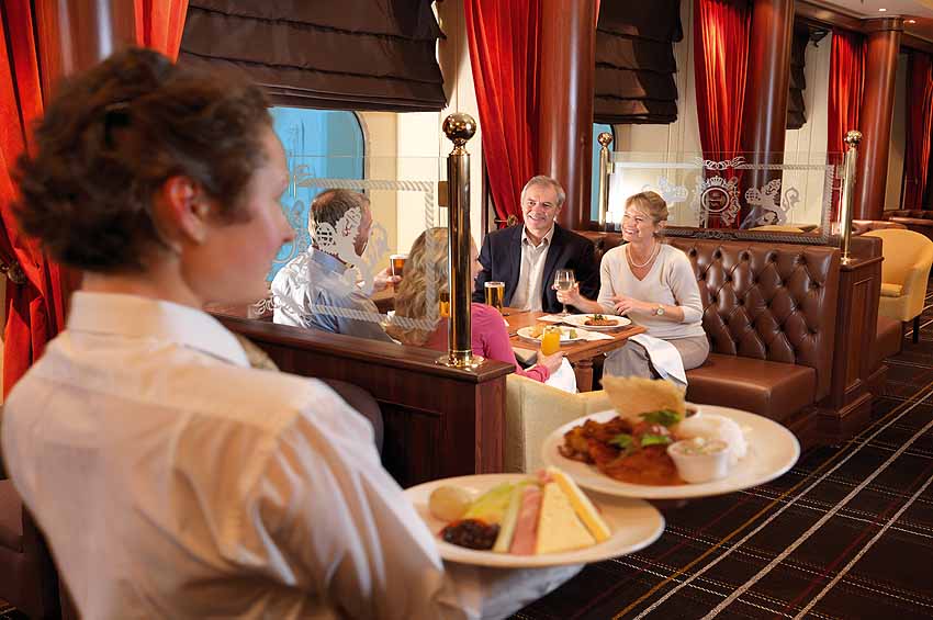 Restaurant Service | Queen Mary 2