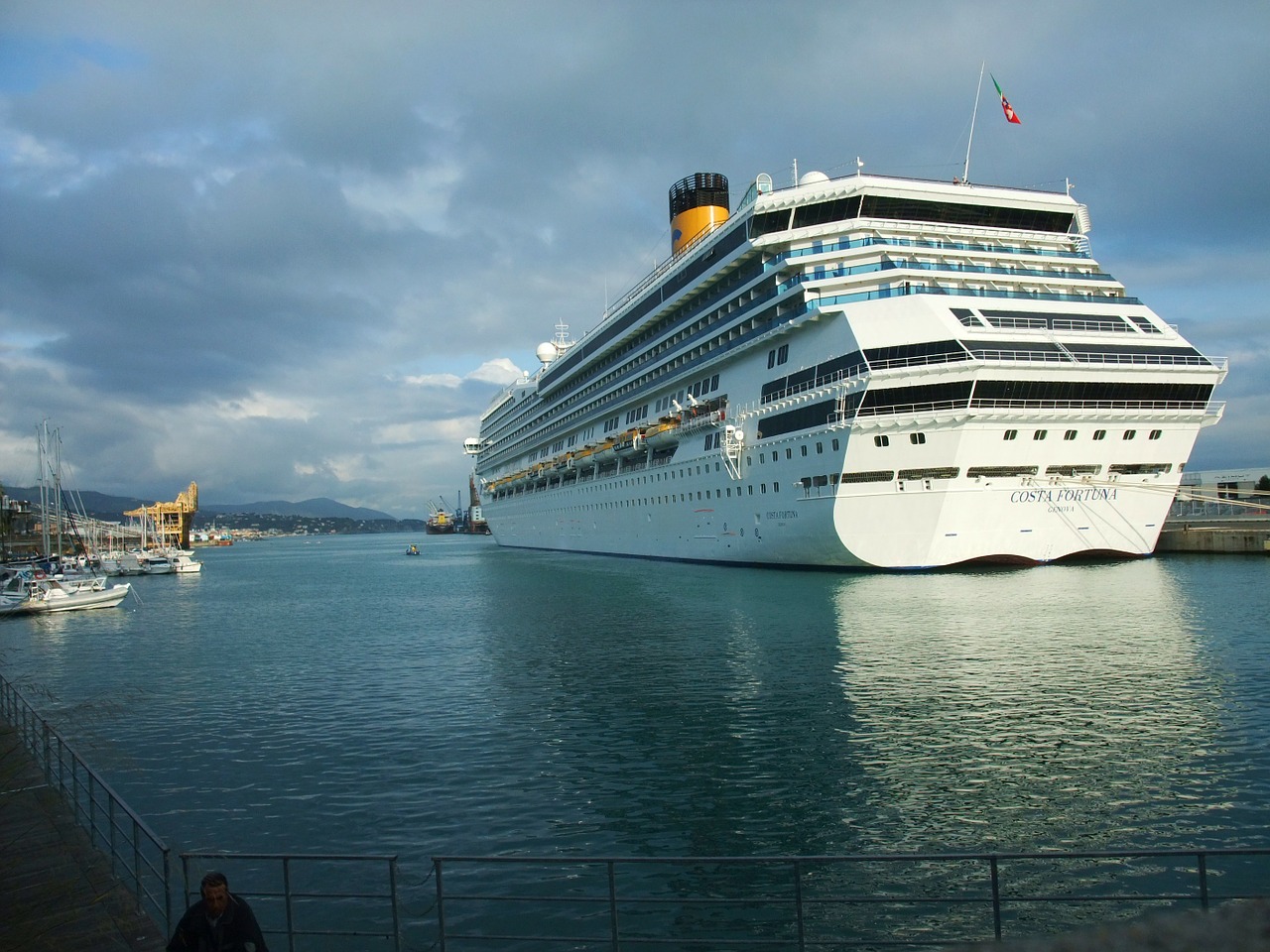 Savona: Hafen in Savonna mit Costa Kreuzfahrten
