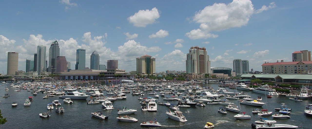 Skyline und Hafen von Tampa (Florida)